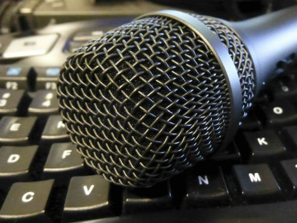 10 tech podcasts to start listening to right now